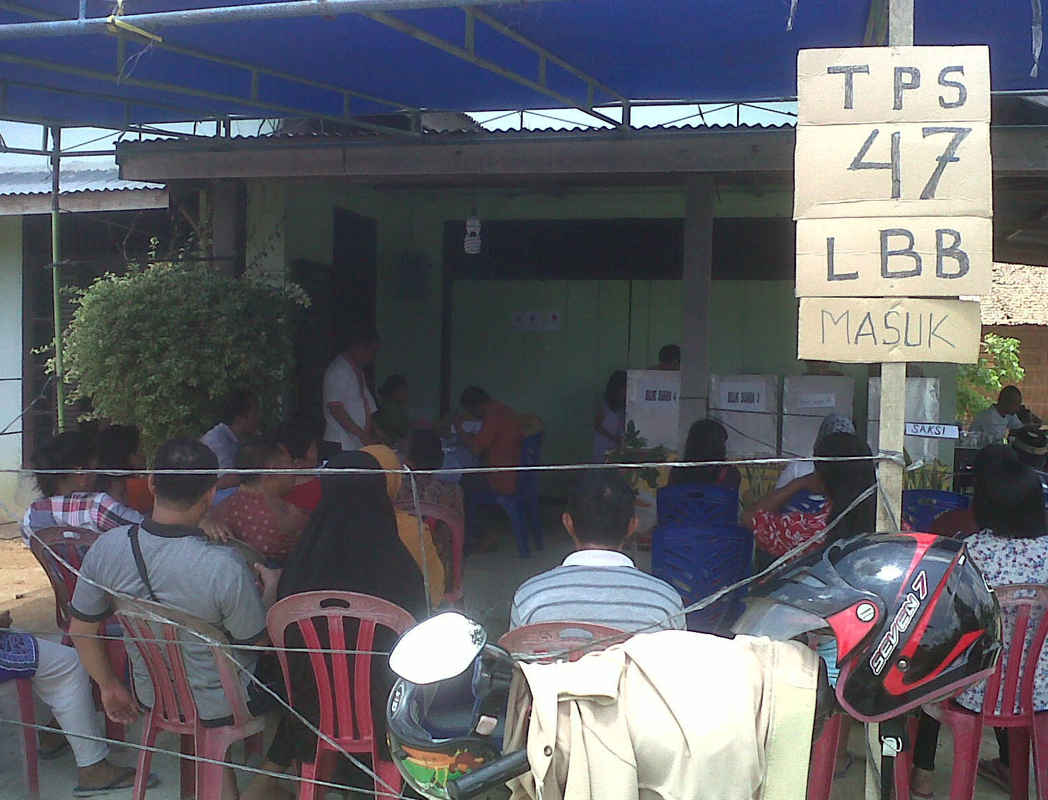 Warga Keluhkan Lamanya Waktu Dibilik Suara